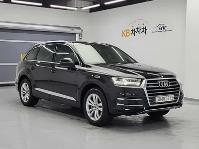 Audi Q7 2019, 84165 км, за 18970.72 USD
