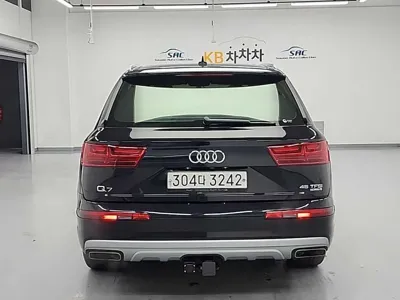 Audi Q7 2019, 84165 км, за 18970.72 USD