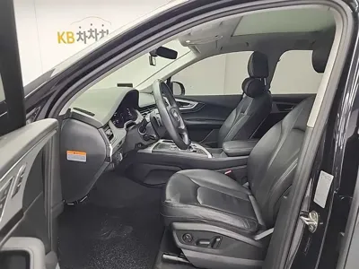 Audi Q7 2019, 84165 км, за 18827.37 USD - фото 10