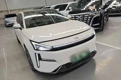 Geely Galaxy L6 2023, 33900 км, за 12591 USD