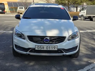 Volvo V60 · 2016 год