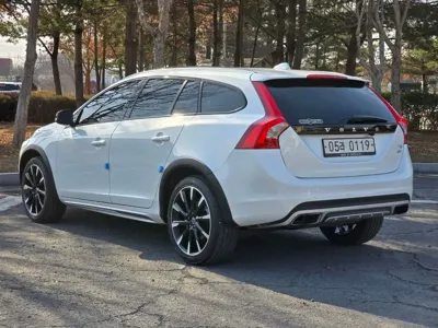Volvo V60 2016, 113000 км, за 9124.33 USD - фото 7