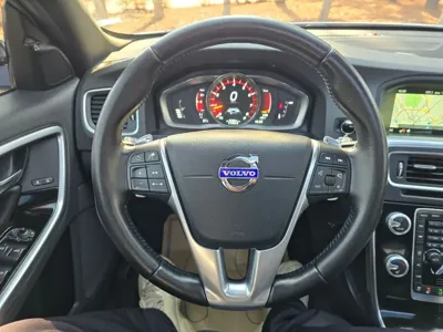 Volvo V60 2016, 113000 км, за 9124.33 USD - фото 12