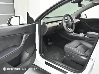 Tesla Model Y 2022, 82486 км, за 24944.2 USD - фото 11