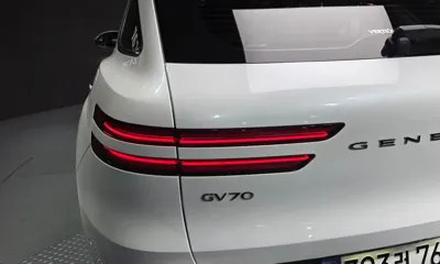 Genesis GV70 2023, 21720 км, за 30076.7 USD - фото 23