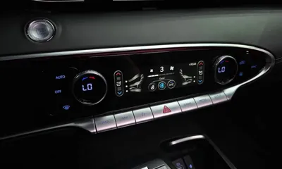 Genesis GV70 2023, 21720 км, за 30076.7 USD - фото 32