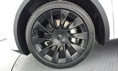 Tesla Model Y 2024, 16524 км, за 26710.11 USD