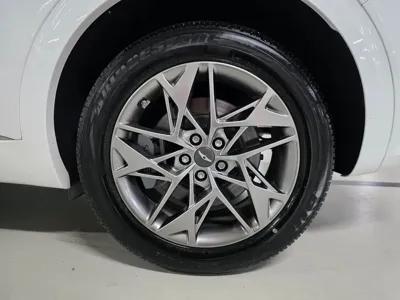 Genesis GV70 2023, 40542 км, за 26002.72 USD - фото 20