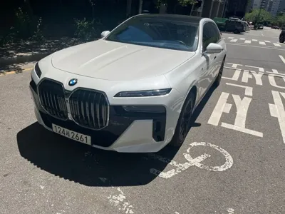 BMW 7-Series · 2023 год
