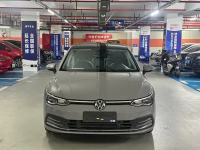 Volkswagen Golf 2024, 11000 км, за 15769.9 USD