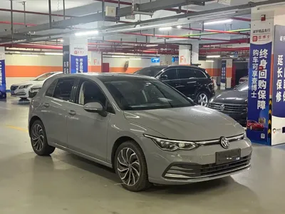 Volkswagen Golf 2024, 11000 км, за 15769.9 USD