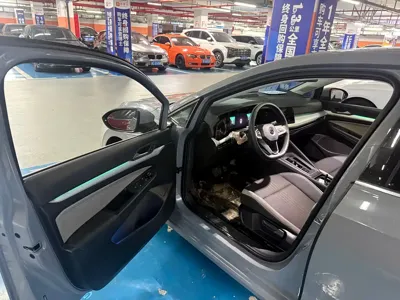 Volkswagen Golf 2024, 11000 км, за 15769.9 USD