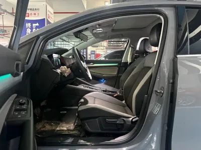 Volkswagen Golf 2024, 11000 км, за 15769.9 USD