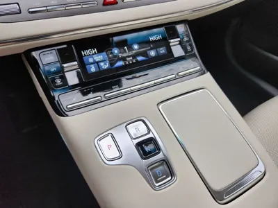 Hyundai Grandeur 2022, 36265 км, за 18241.05 USD - фото 9