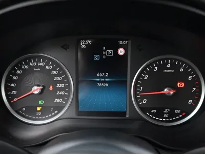 Mercedes-Benz C-Class 2019, 78562 км, за 12734.67 USD - фото 8