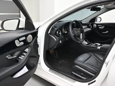 Mercedes-Benz C-Class 2019, 78562 км, за 12734.67 USD - фото 11