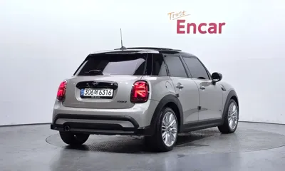 MINI Cooper 2022, 40720 км, за 15081.58 USD - фото 2