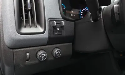 ChevroletGMDaewoo Colorado 2022, 28595 км, за 21162.98 USD - фото 28