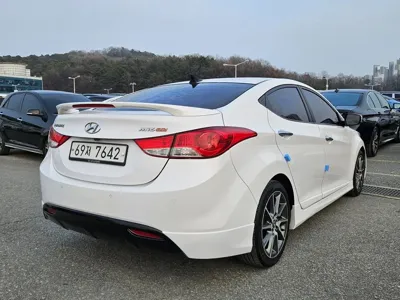 Hyundai Avante 2012, 177434 км, за 3127.04 USD