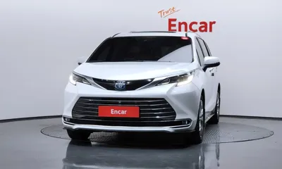 Toyota Sienna 2023, 25586 км, за 31811.11 USD