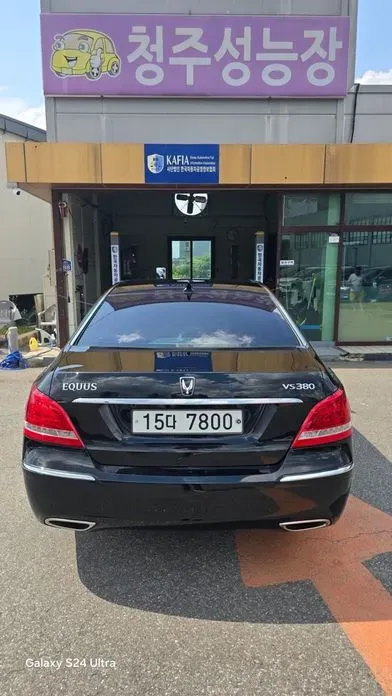 Hyundai Equus 2012, 138392 км, за 4463.7 USD
