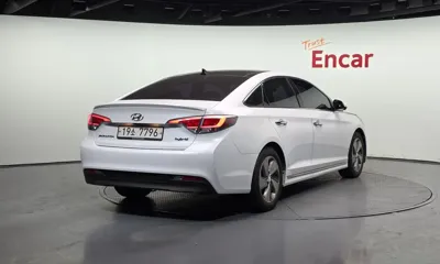 Hyundai Sonata 2015, 130418 км, за 5219.69 USD