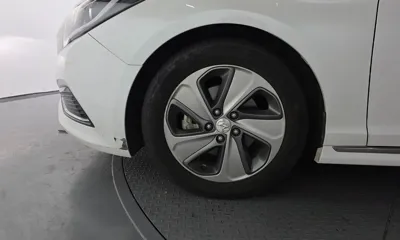 Hyundai Sonata 2015, 130418 км, за 5219.69 USD
