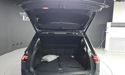 Volkswagen Tiguan 2018, 102457 км, за 14006.52 USD - фото 20