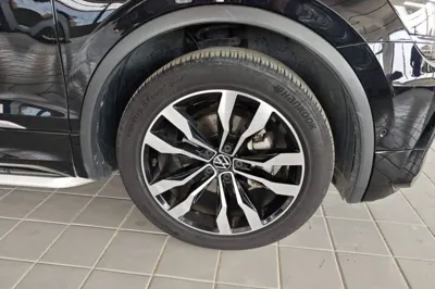 Volkswagen Tiguan L 2021, 61900 км, за 16190 USD - фото 8