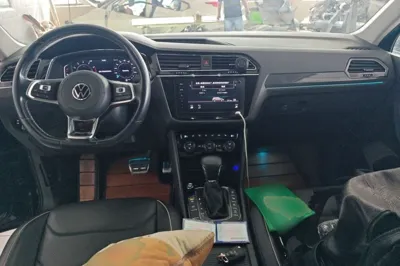 Volkswagen Tiguan L 2021, 61900 км, за 16190 USD - фото 9