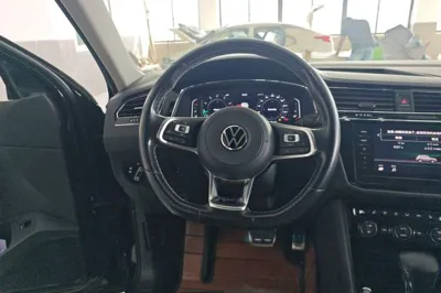 Volkswagen Tiguan L 2021, 61900 км, за 16190 USD - фото 10