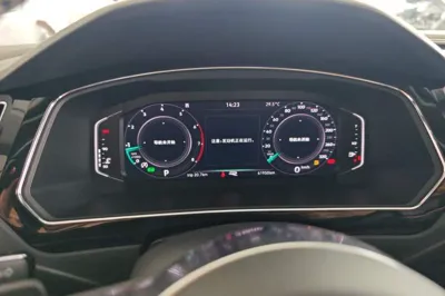 Volkswagen Tiguan L 2021, 61900 км, за 16190 USD - фото 11