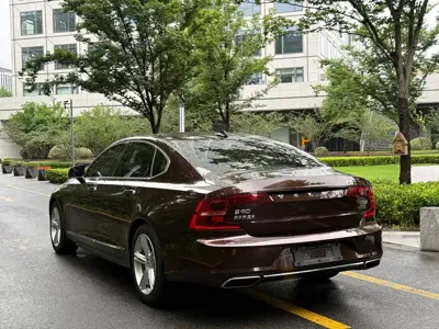 Volvo S90 2018, 80000 км, за 12966.37 USD