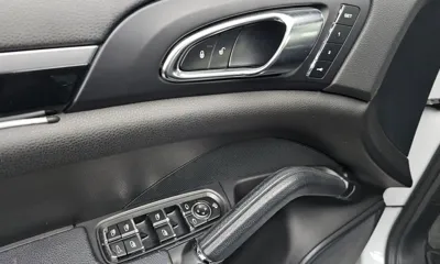Porsche Cayenne 2016, 141109 км, за 17723.51 USD - фото 13