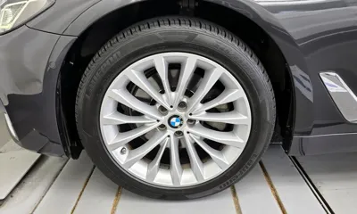 BMW 5-Series 2021, 76862 км, за 24238.04 USD