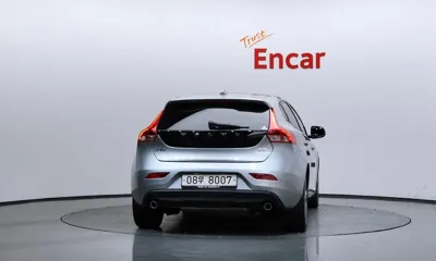 Volvo V40 2018, 58655 км, за 7811.47 USD