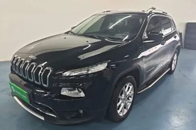 Jeep Cherokee · 2017 год