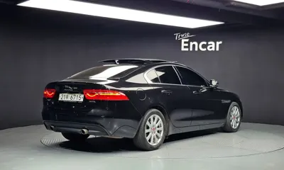 Jaguar XE 2018, 97376 км, за 5185.77 USD