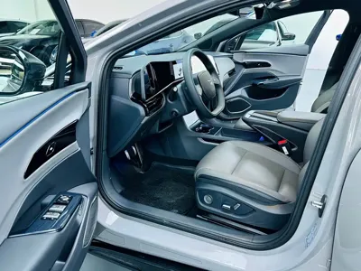 Hongqi Hongqi EH7 2025, 13000 км, за 16032.74 USD