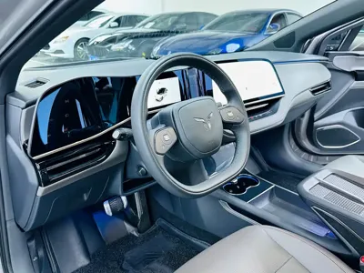 Hongqi Hongqi EH7 2025, 13000 км, за 16032.74 USD