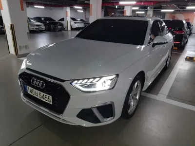 Audi A4 2021, 43529 км, за 12472.1 USD