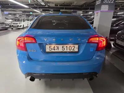 Volvo S60 2017, 96000 км, за 16935.8 USD