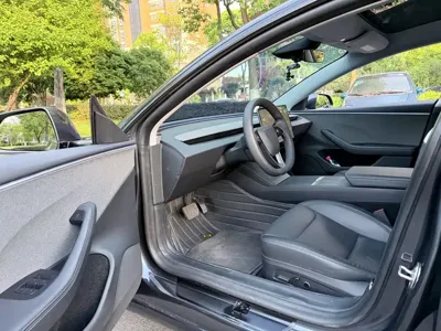 Tesla Model 3 2025, 20000 км, за 14493.54 USD