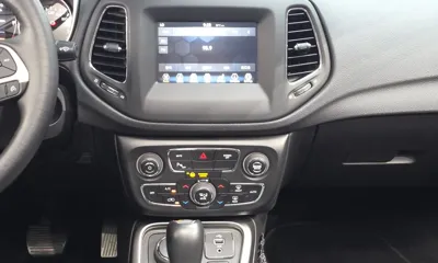 Jeep Compass 2018, 41745 км, за 9124.33 USD - фото 13