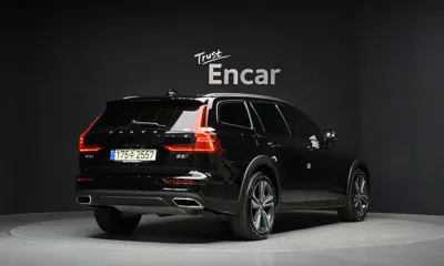 Volvo V60 2021, 35805 км, за 23790.34 USD