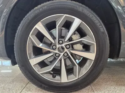 Audi Q5 2023, 19729 км, за 25884.97 USD