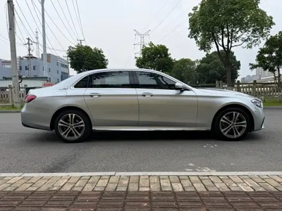 Mercedes-Benz E-Class 2023, 70000 км, за 32077.07 USD