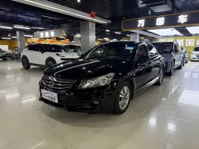 Honda Accord 2011, 181000 км, за 2766.28 USD