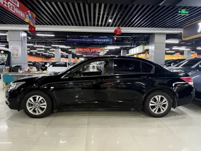 Honda Accord 2011, 181000 км, за 2766.28 USD