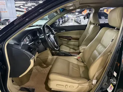 Honda Accord 2011, 181000 км, за 2766.28 USD